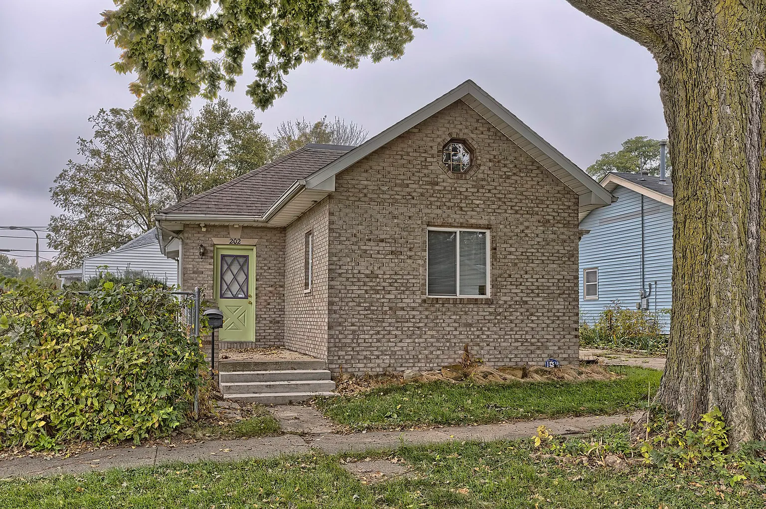 202 E Hill St photo 1