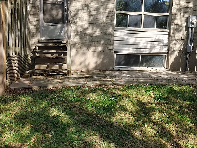 310 Westminster Ave — Photo 3