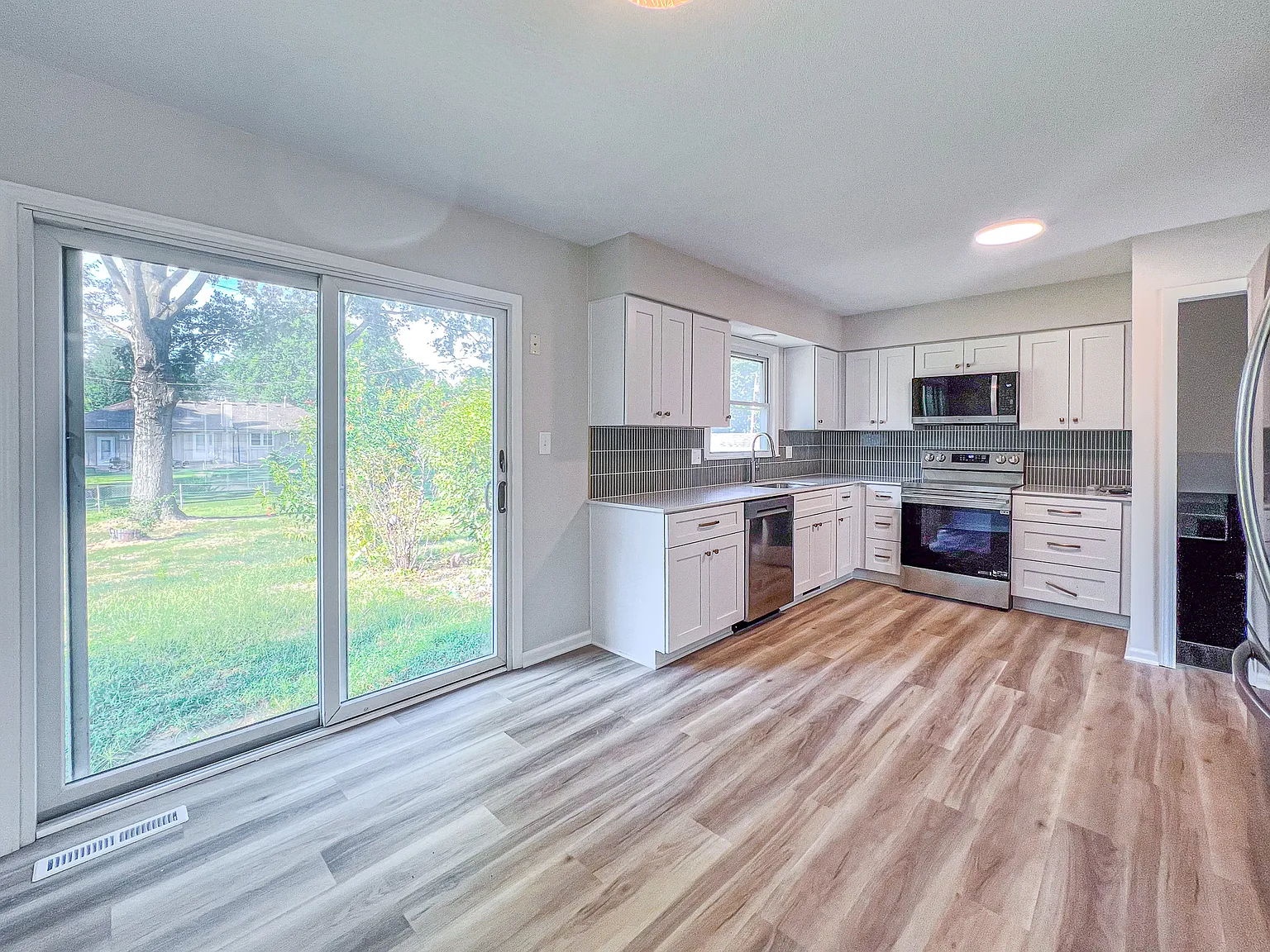 3 bed, 2.5 bath, 1632 sqft, $2,595 — Photo 3