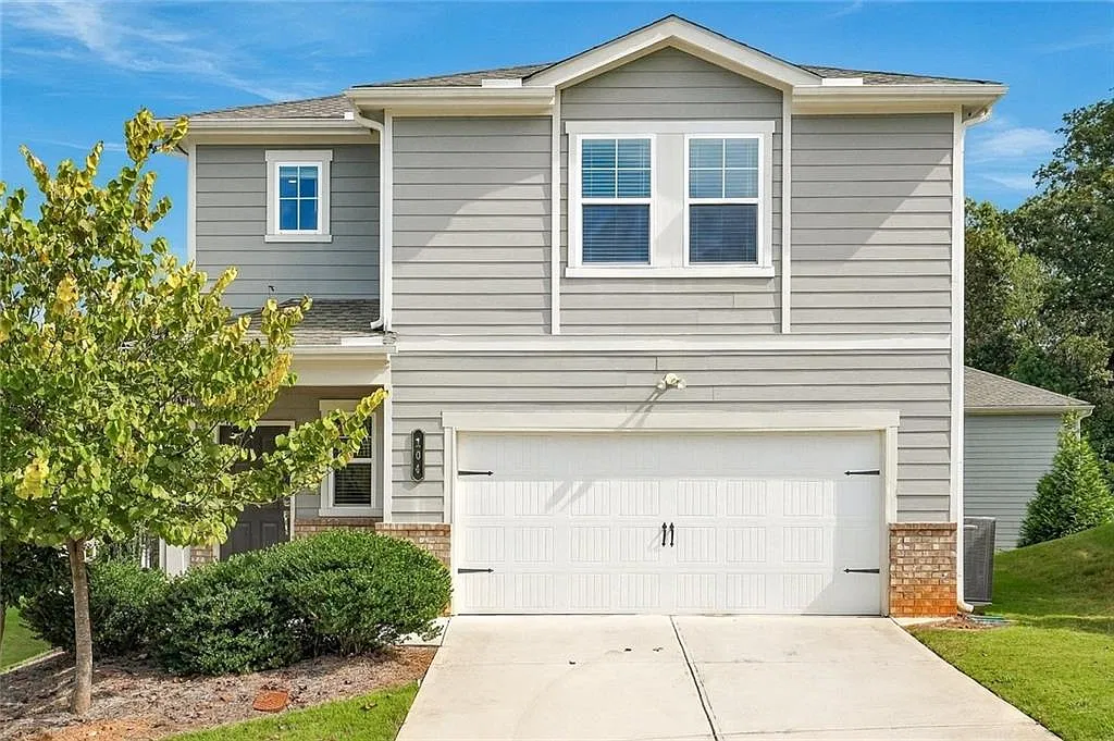 4 bed, 2.5 bath, 1900 sqft, $2,000 — Photo 1