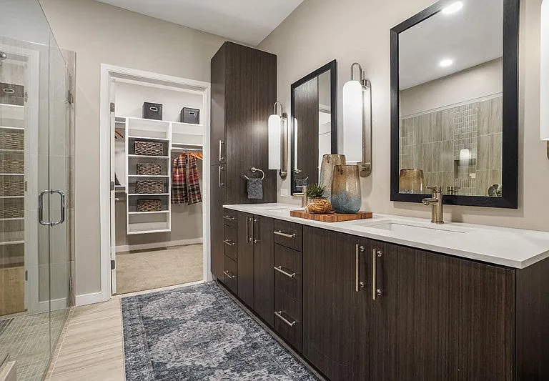 Florent Bathroom & Dressing Room/Closet