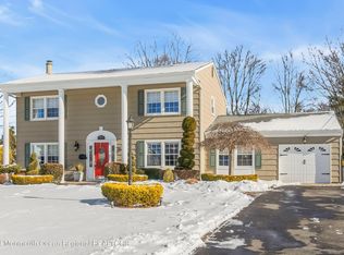 26 Old Queens Blvd, Manalapan, NJ 07726