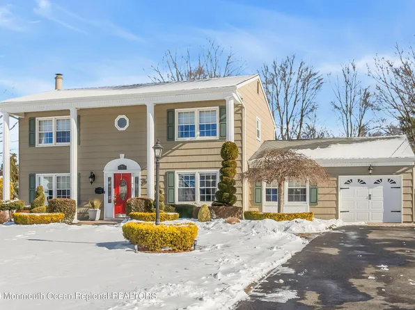 26 Old Queens Boulevard, Manalapan, NJ 07726