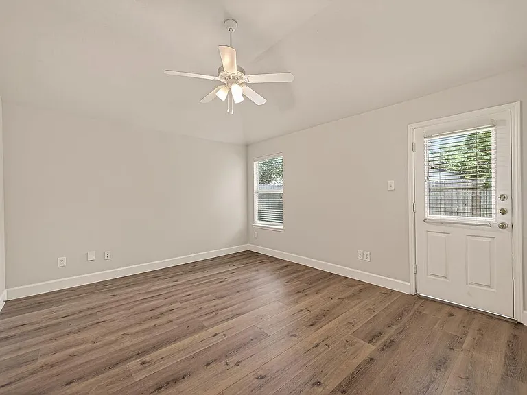 6739 Windy River Ln — Photo 16