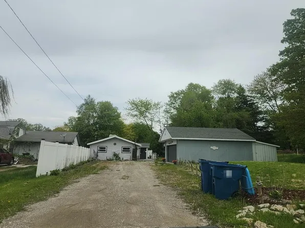 520 W Jessie Rd, Sanford, MI 48657