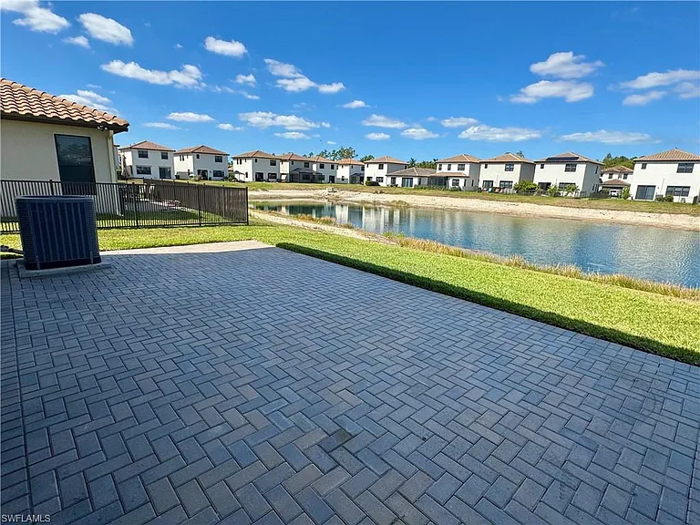 8984 Madrid Cir — Photo 22