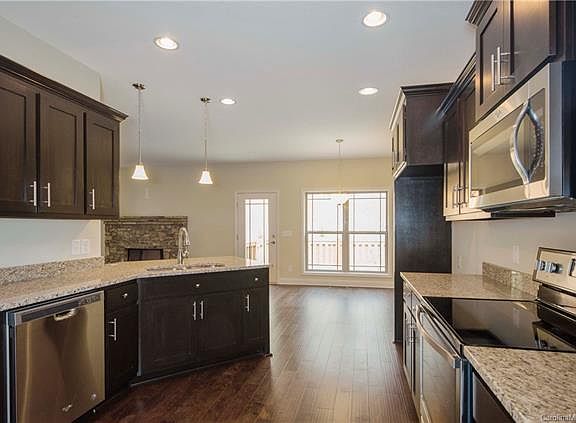 5th image of 59 Hickory Dr