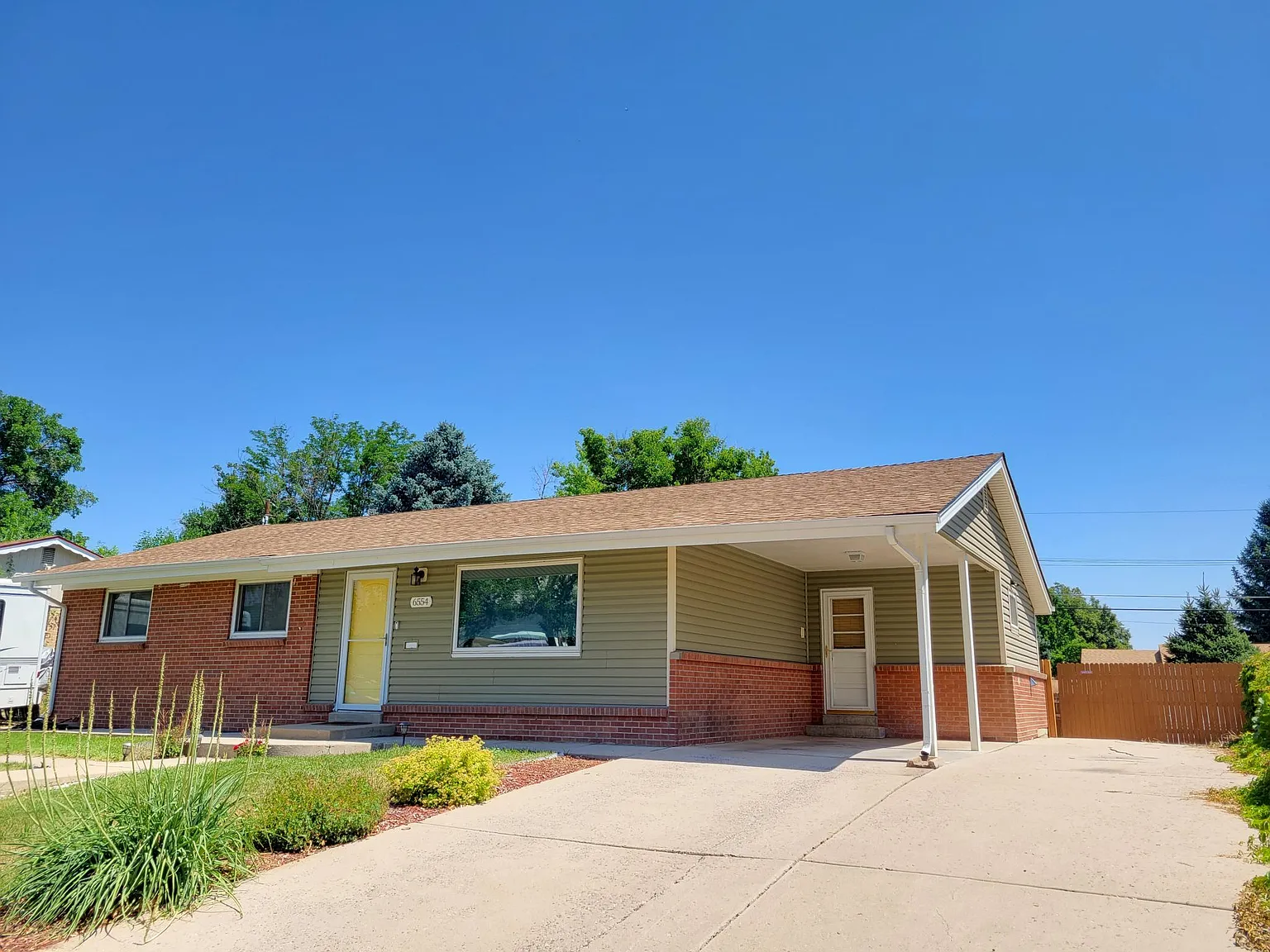 5 bed, 2500 sqft, $3,300 — Photo 3