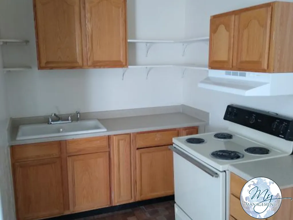 $940 | 3-bed 1-bath House | 118 7th Ave S #2 | Buhl, ID — Photo 2