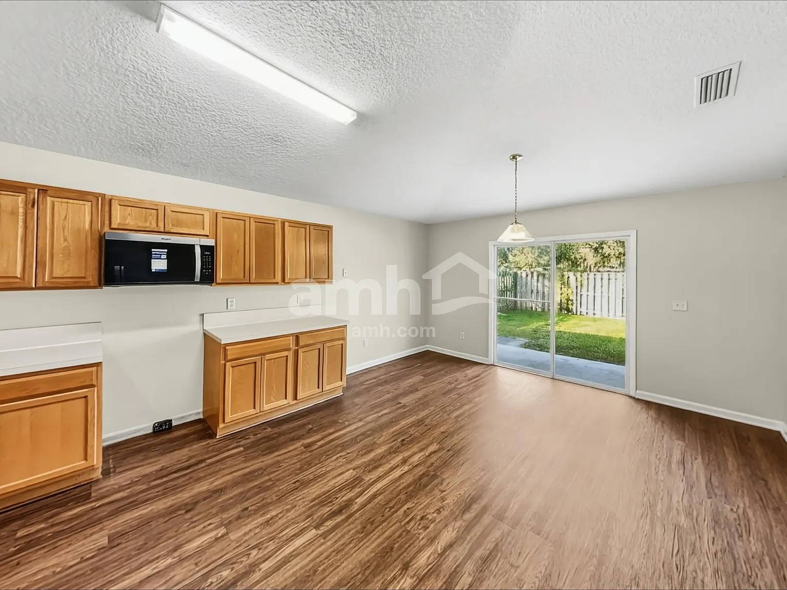 3 bed, 2.0 bath, 1869 sqft, $2,425 — Photo 4