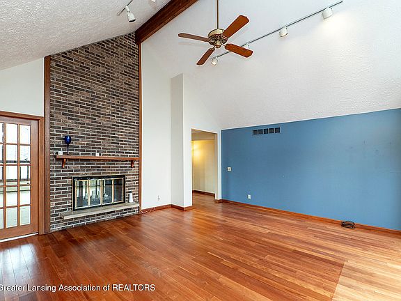 2nd image of 4845 Arapaho Trl