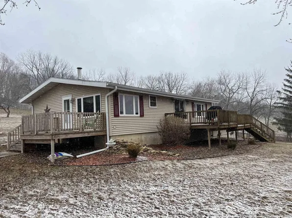 37857 Maple Ln, Prairie Du Chien, WI 53821