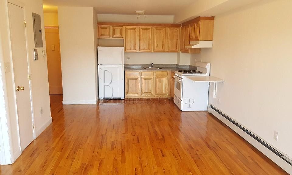 2nd image of 3020 32nd St #1