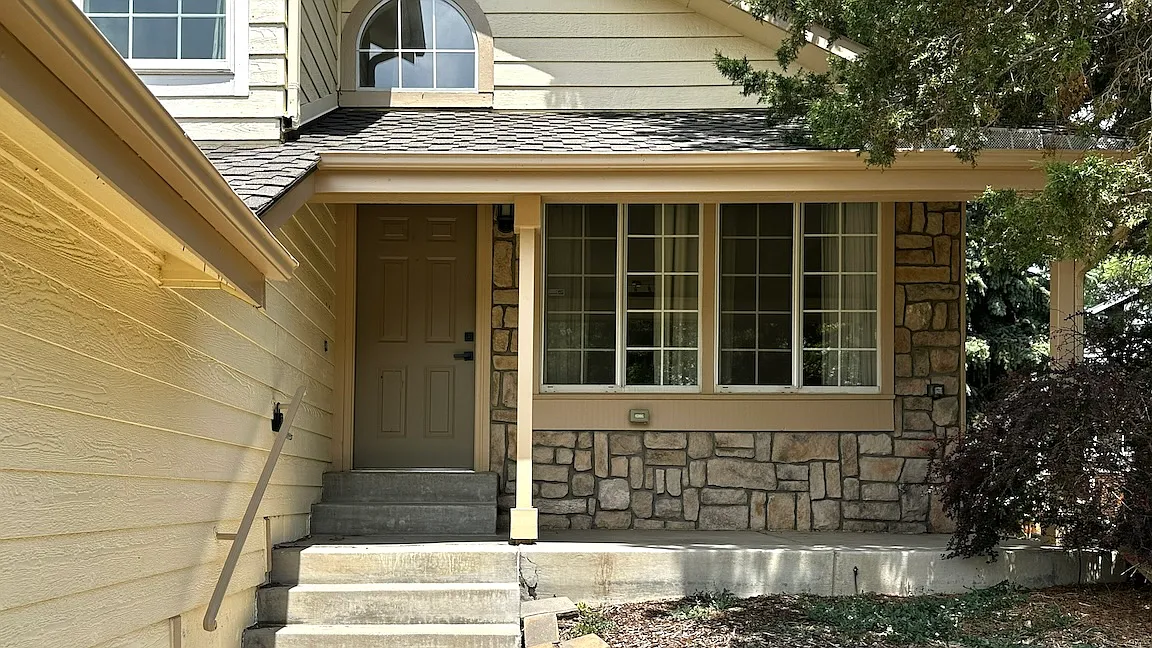 841 Thames St — Photo 2