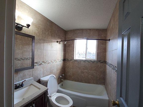 3rd image of 467 Maryland Ave W #302