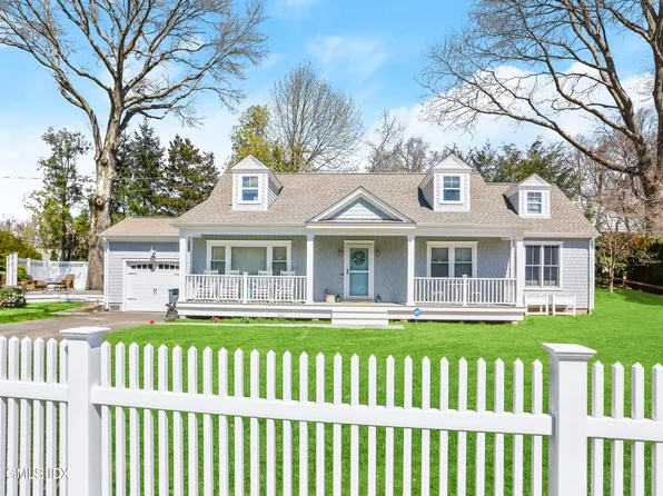 8 Perry Pl, Riverside, CT 06878