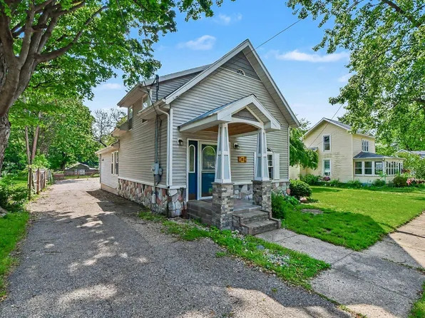 224 Pleasant Ave SE, Caledonia, MI 49316