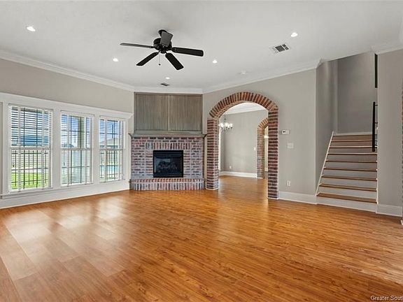 4th image of 2402 Fox Hollow Dr