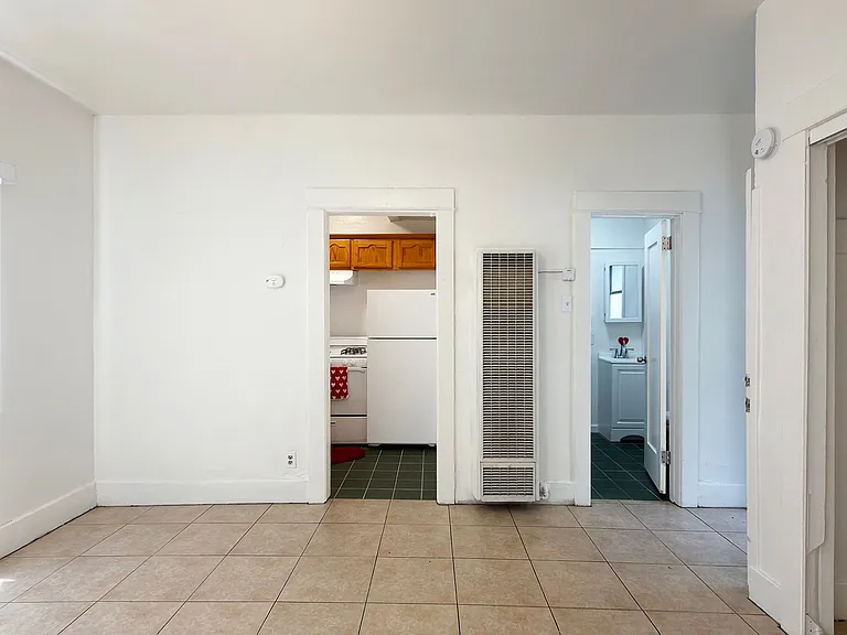 227 Lime Ave — Photo 3