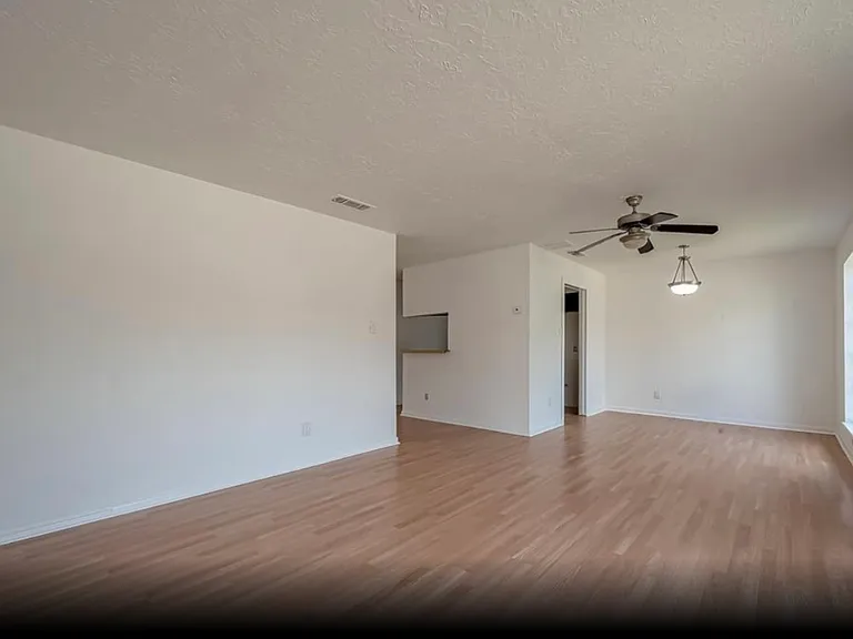 3806 Willow Springs Ln — Photo 4