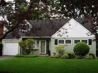 80 Ohio Ave, Massapequa, NY 11758