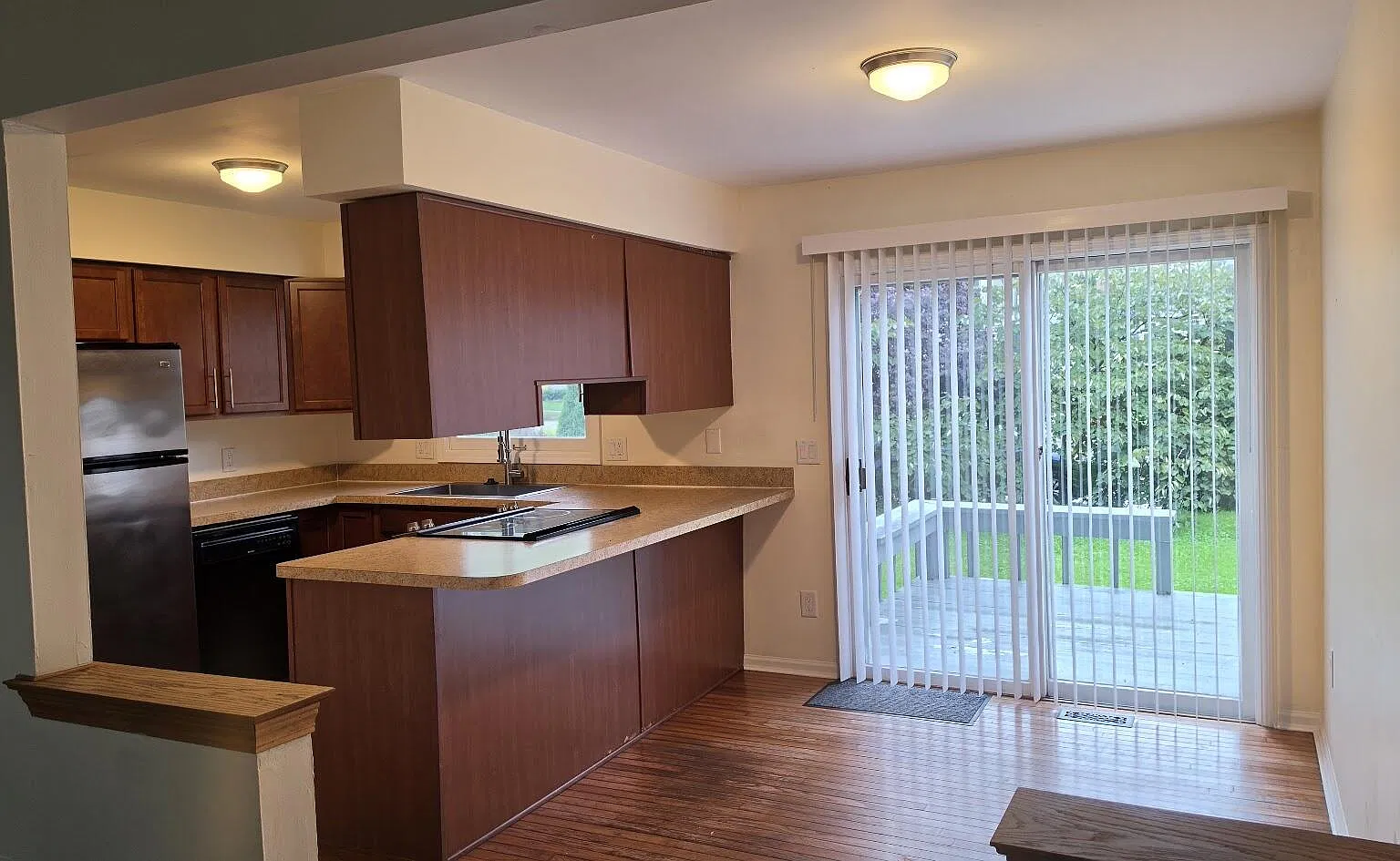3 bed, 2.5 bath, $2,400 — Photo 2