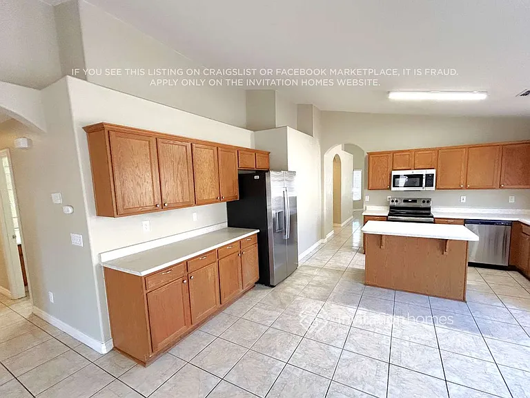 1530 W Saint Anne Ave — Photo 8