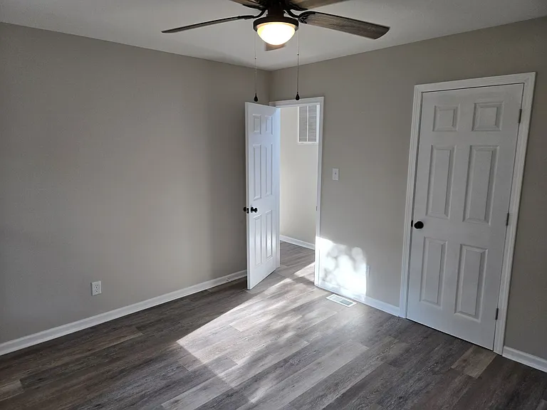 809 S 15th St — Photo 12
