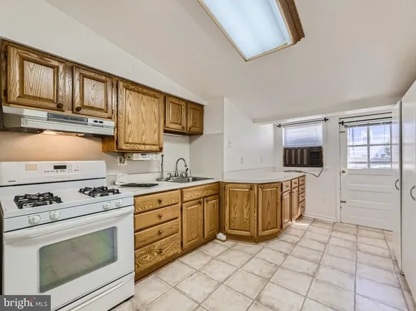 229 N Castle St, Baltimore, MD 21231