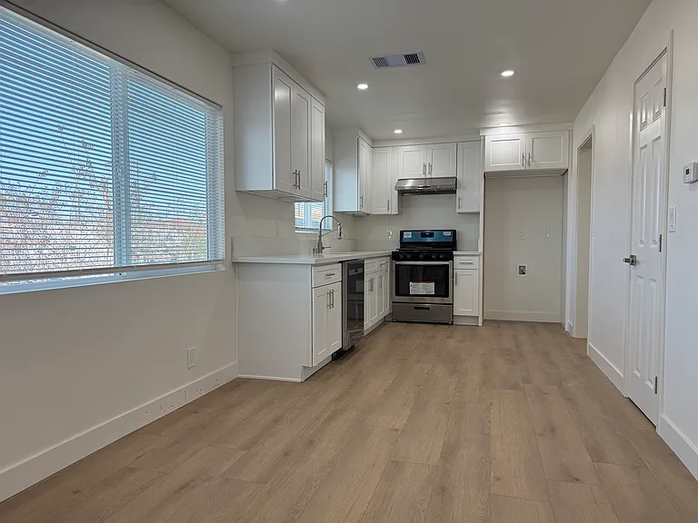2465 Torrance Blvd — Photo 8