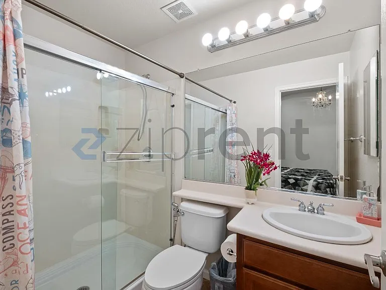 633 Farrington St — Photo 17