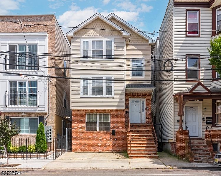 1st image of 216 Bergen St #2
