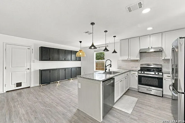 4 bed, 2.5 bath, 1955 sqft, $1,850 — Photo 4