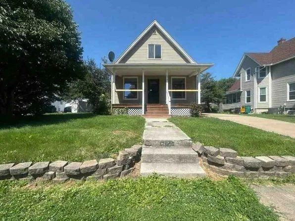 572 Clark St, Galesburg, IL 61401