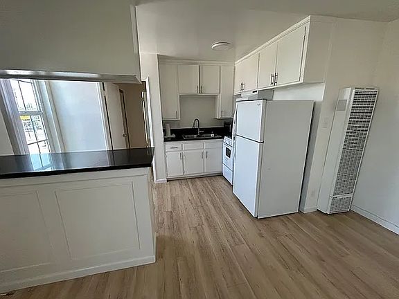 3rd image of 5225 Cahuenga Blvd #19