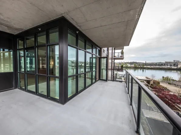1830 NW Riverscape St APT 403, Portland, OR 97209