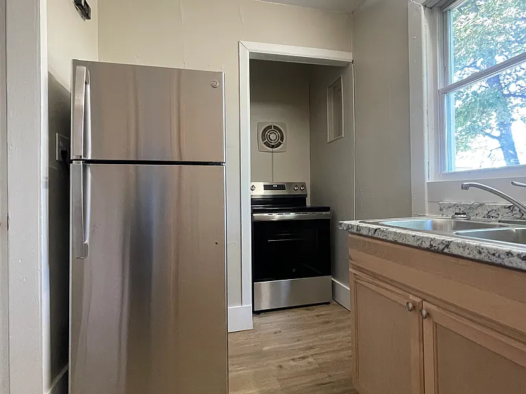 412 Melville St — Photo 7