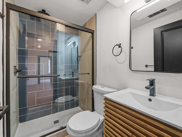 14 Westervelt Pl #3 — Photo 9