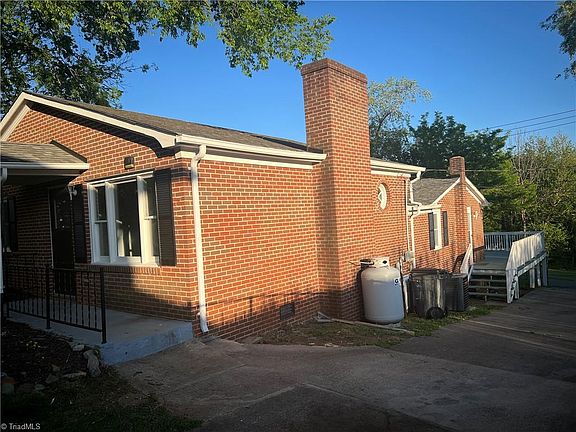 2nd image of 104 Henderson Dr