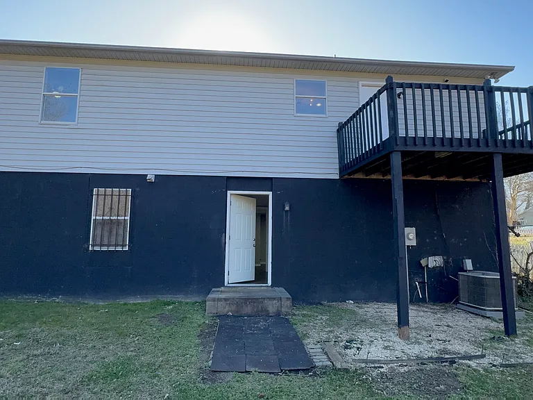 114 Celestial St — Photo 4