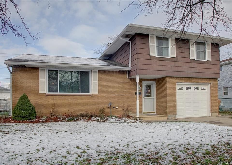 1st image of 10 Saint Joan Ln