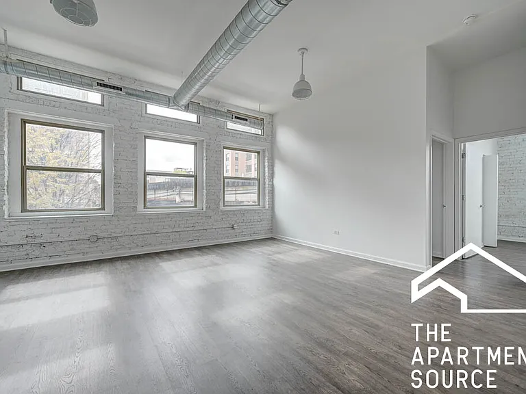 930 W Dakin St #2 — Photo 3