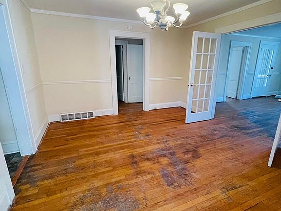5th image of 905 Glenwood Ave