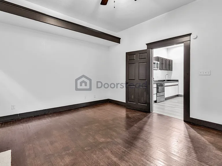 1803 E Yandell Dr — Photo 24
