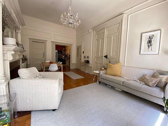 2nd image of 17 W 70th St #1
