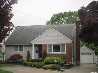 1320 Bellmore Rd, Bellmore, NY 11710