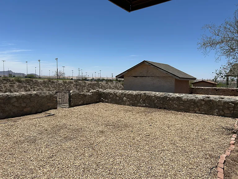 6644 Mariposa Dr — Photo 31