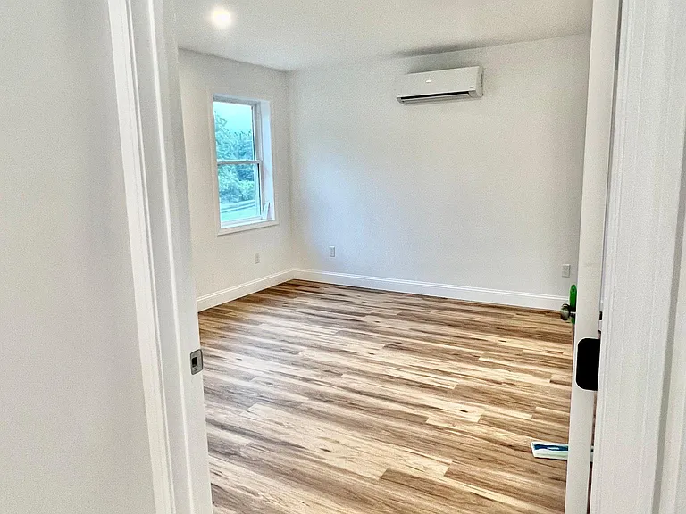124 Crane Ave #B — Photo 16
