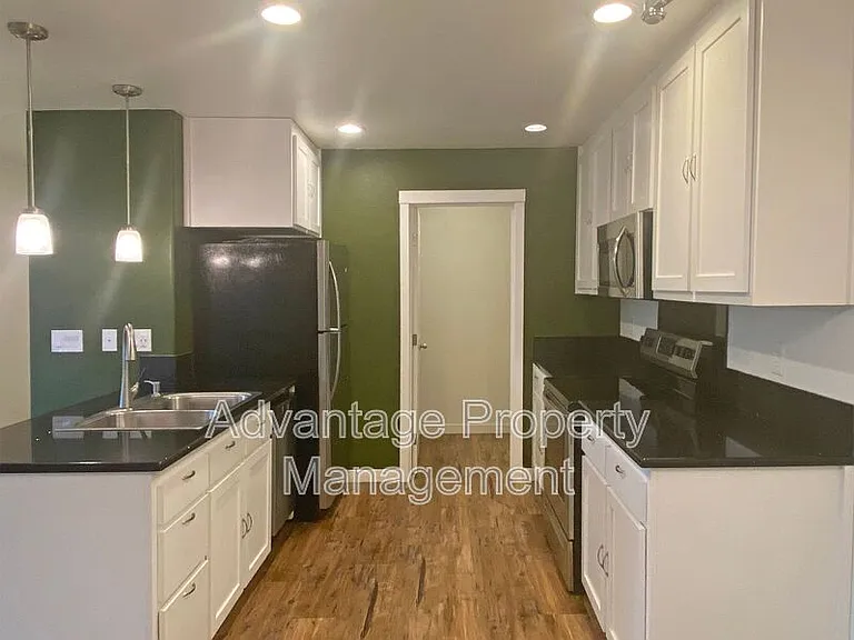 1711 S 9th St — Photo 15