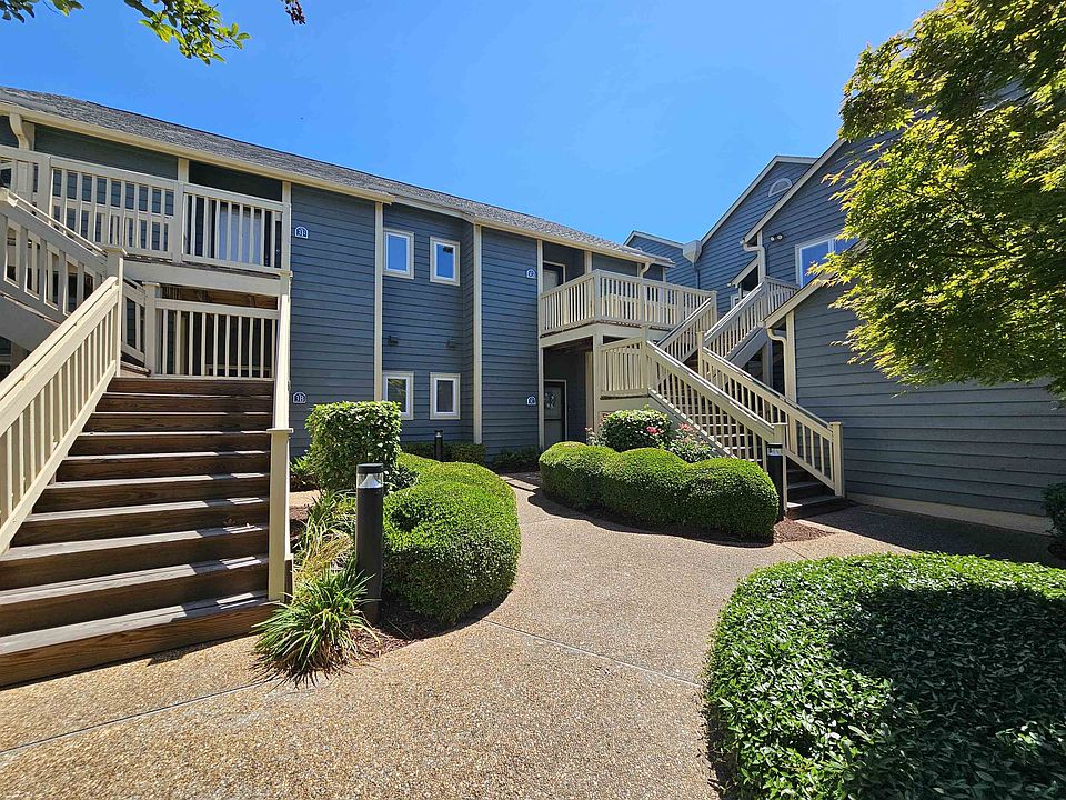 1st image of 808 Castleford Circle #3-D